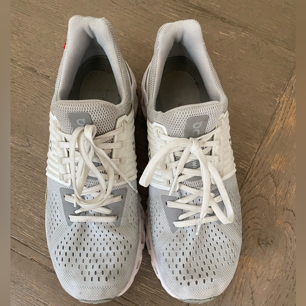 On Cloud women’s running shoe size 8